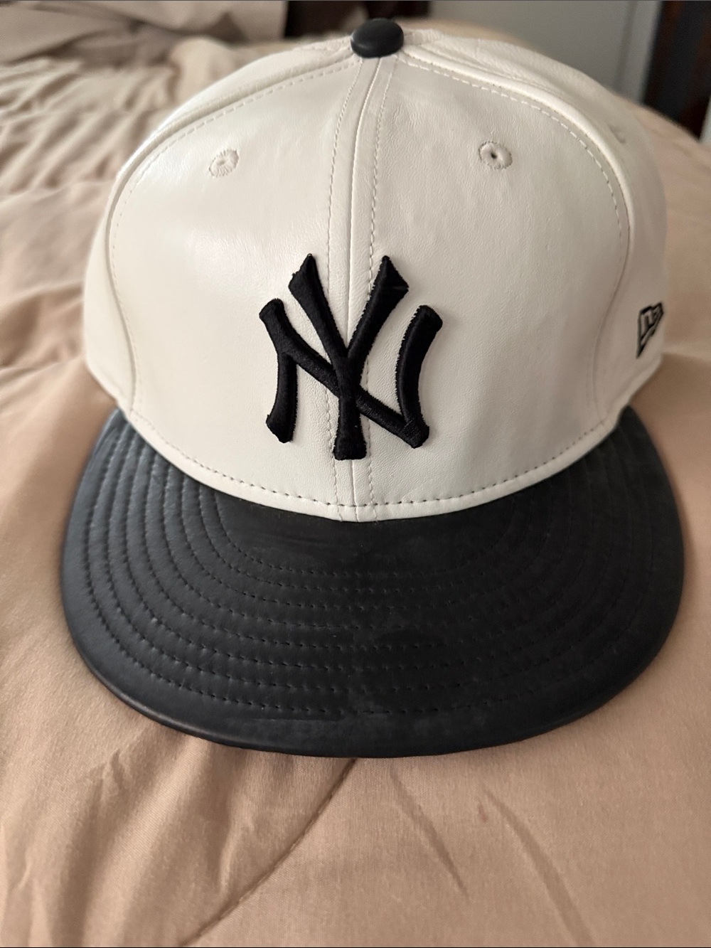 New Era White & Black New York Yankees Leather Fitted Hat 7 3/4